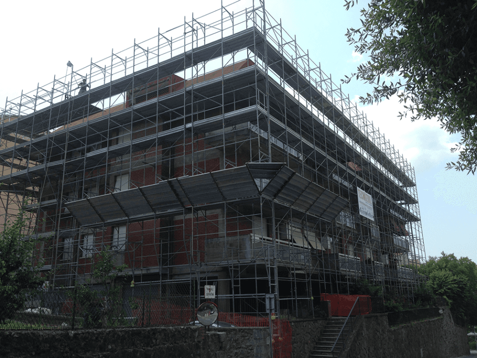 ponteggio a giro palazzo