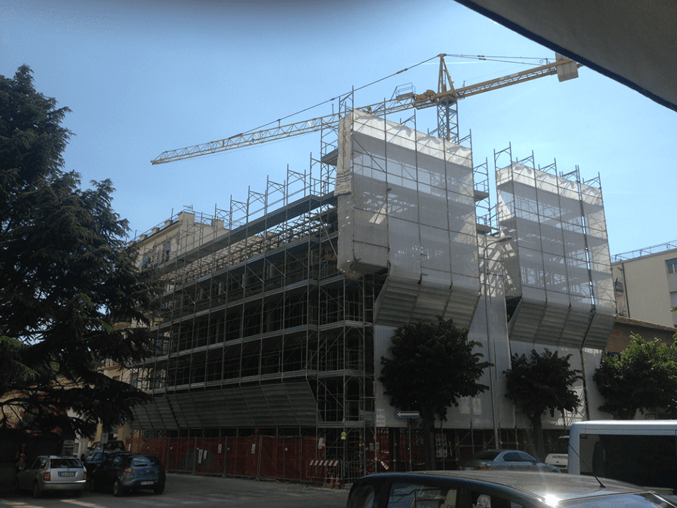 gru per cantiere edile