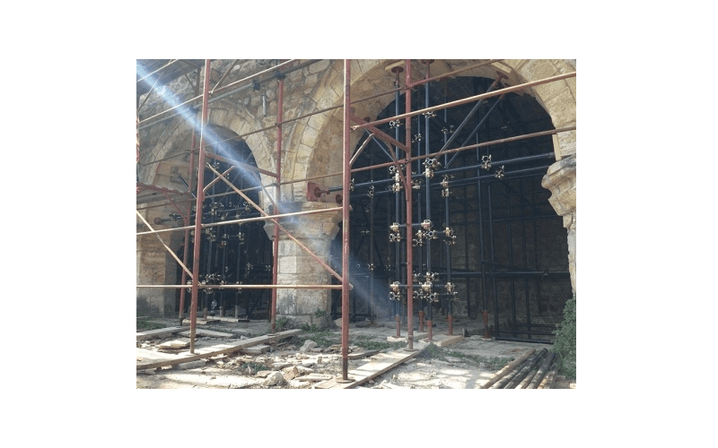 puntelli su archi facciata