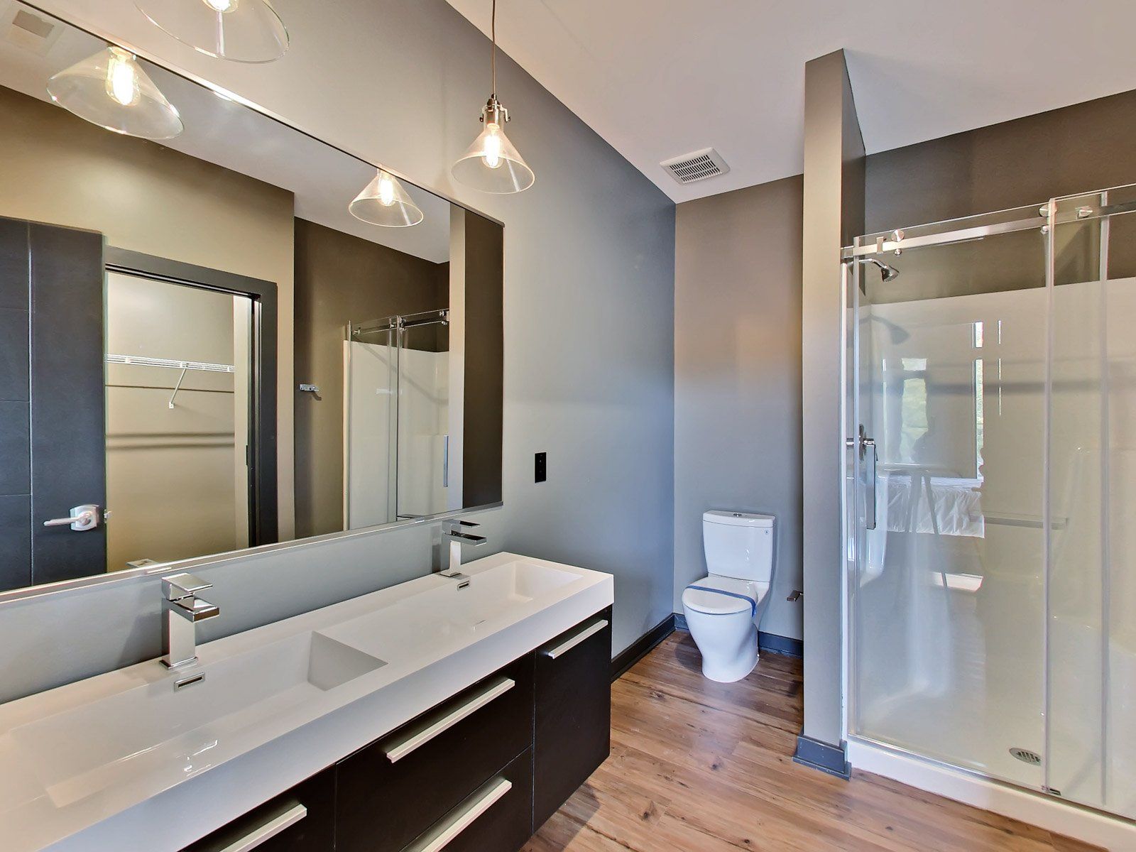 luxury bathroom