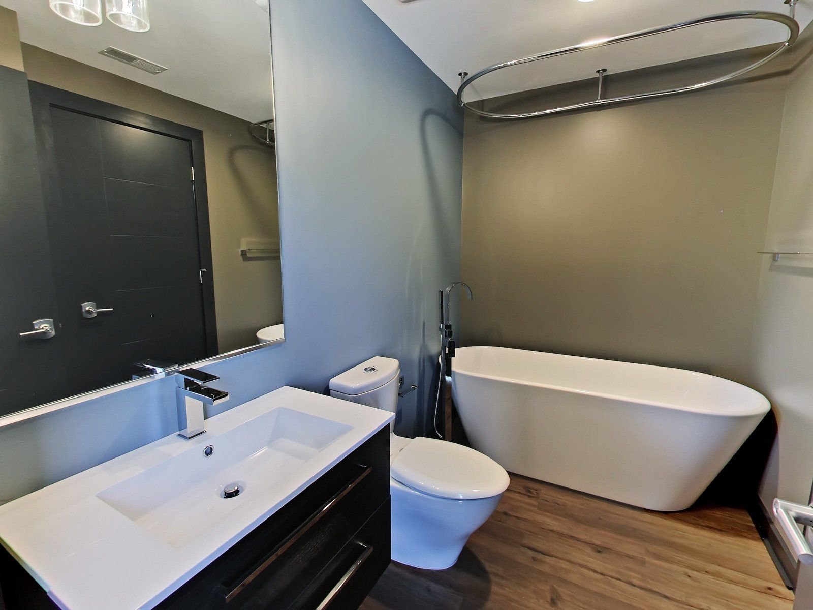 luxury bathroom