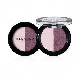Due ombretti compatti Mesauda Milano, uno aperto e uno chiuso, con ombretti rosa chiaro e prugna scuro.