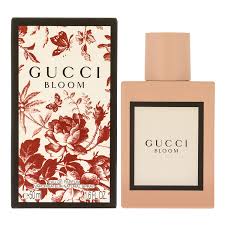 Flacone e scatola del profumo Gucci Bloom, motivo floreale, color cipria.