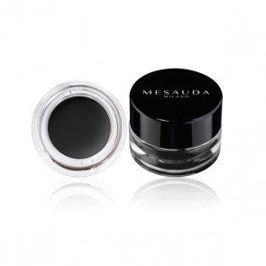Due eyeliner in gel neri in piccoli barattoli trasparenti. Un barattolo aperto, l'altro chiuso, su sfondo bianco.