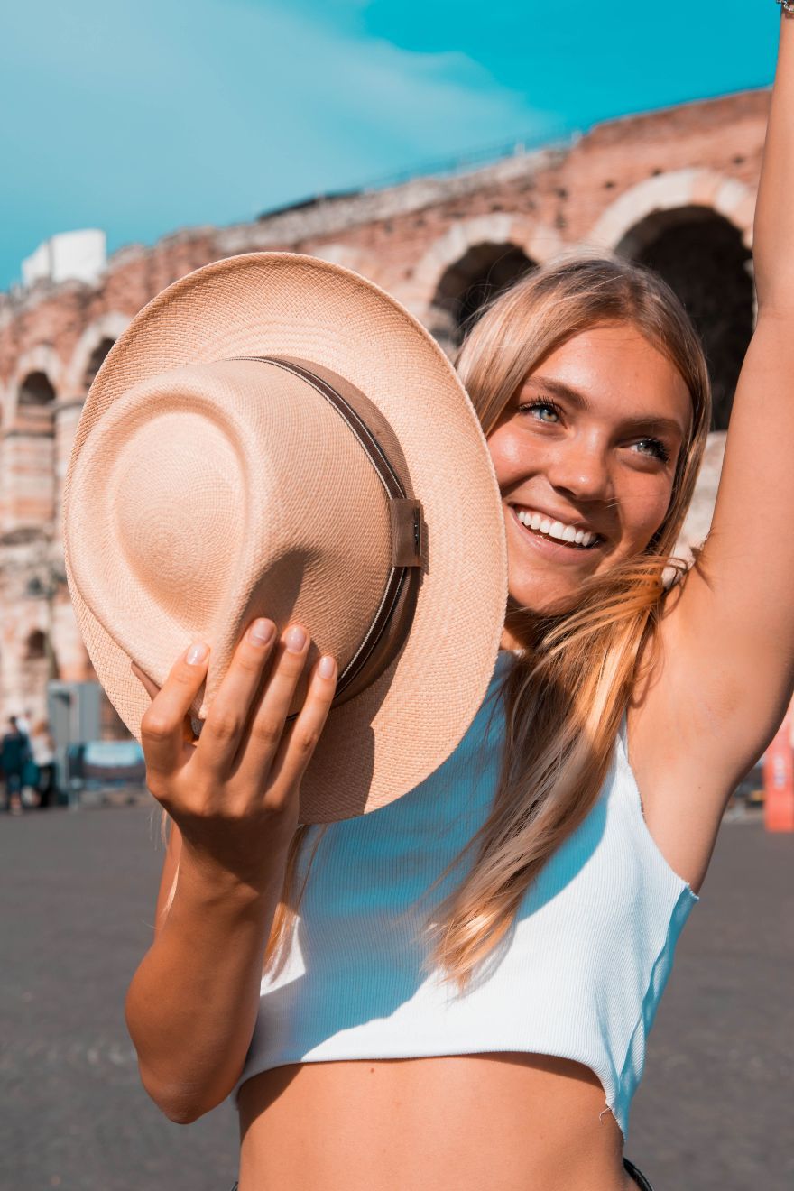 cappello estivo beige da donna