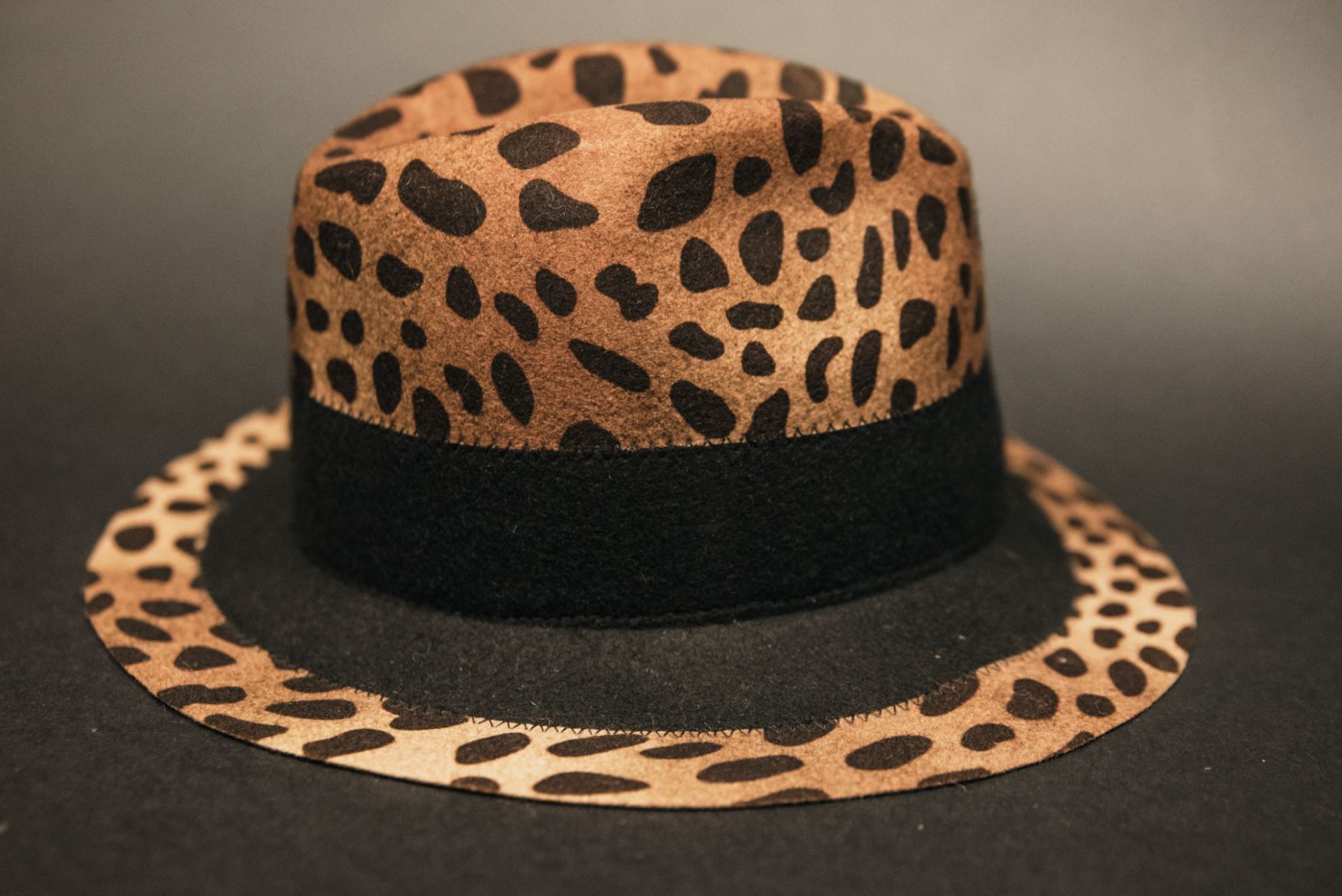 cappello invernale da donna leopardato