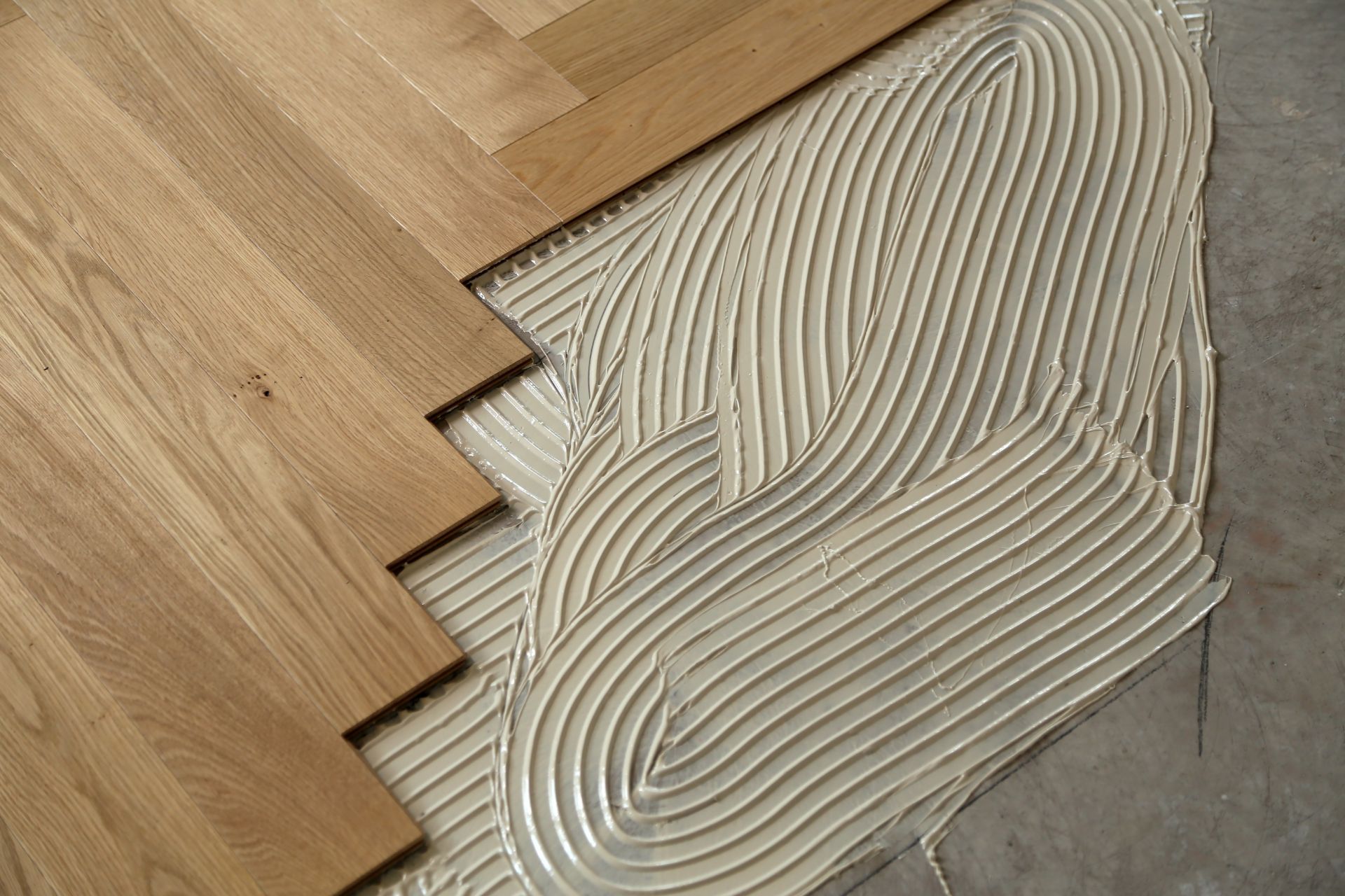 posa di un parquet con cemento