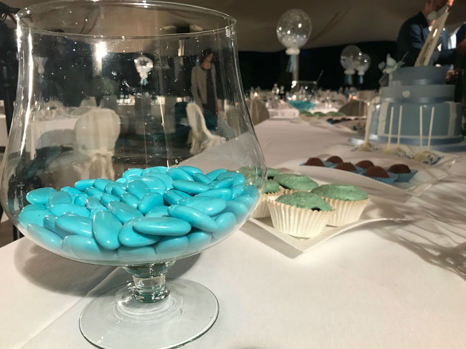 Tavola imbandita per un banchetto