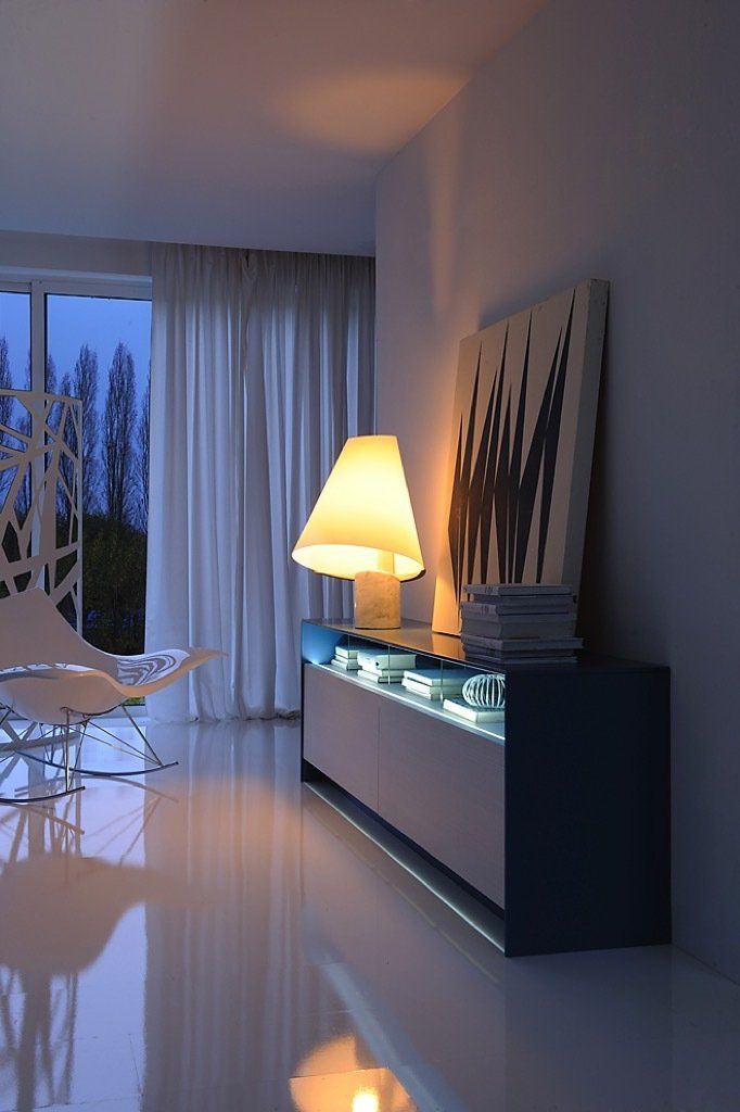 Progetto madia con illuminazione led dell'arredamento interno a Monza