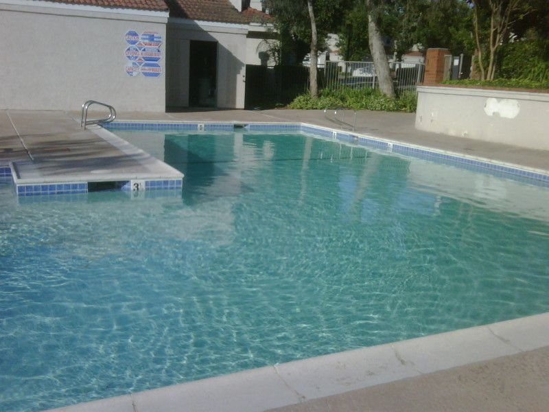 COMMERCIAL POOL REPAIR SERVICE
