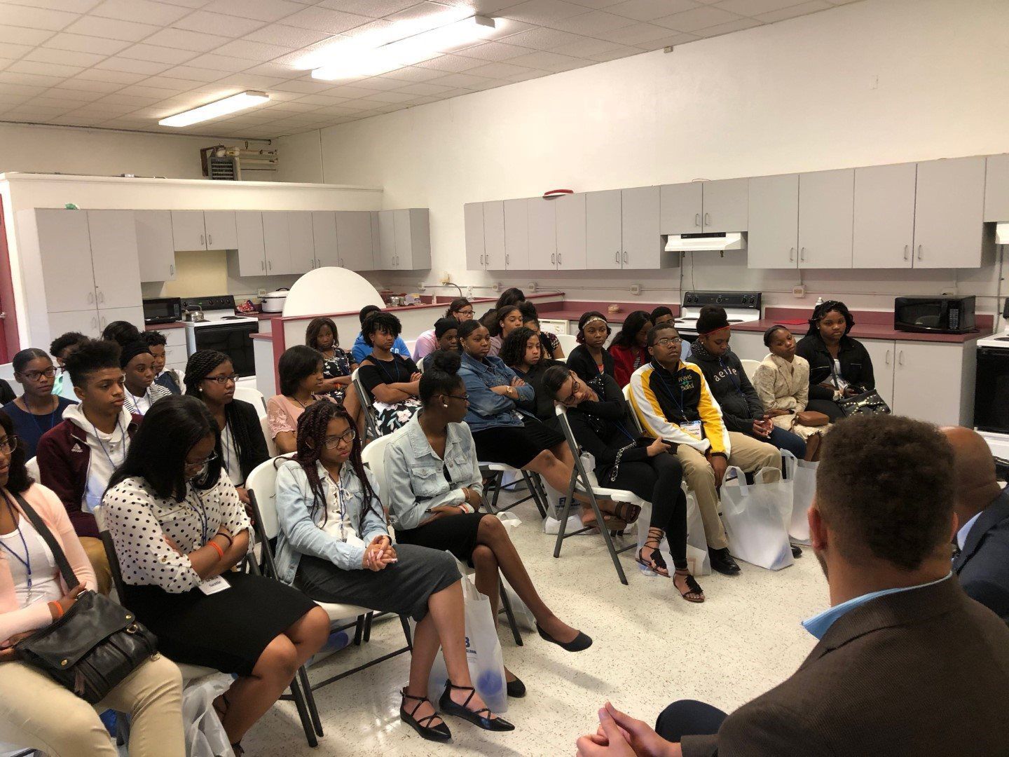 A group of people are sitting in chairs in a room.