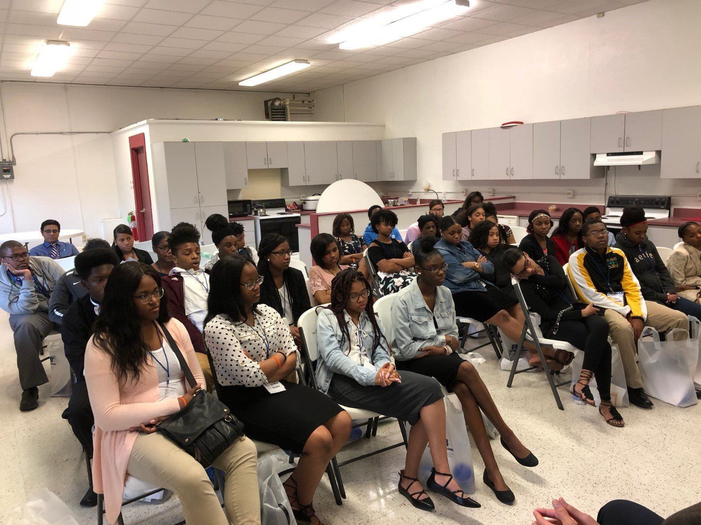 A group of people are sitting in chairs in a room.