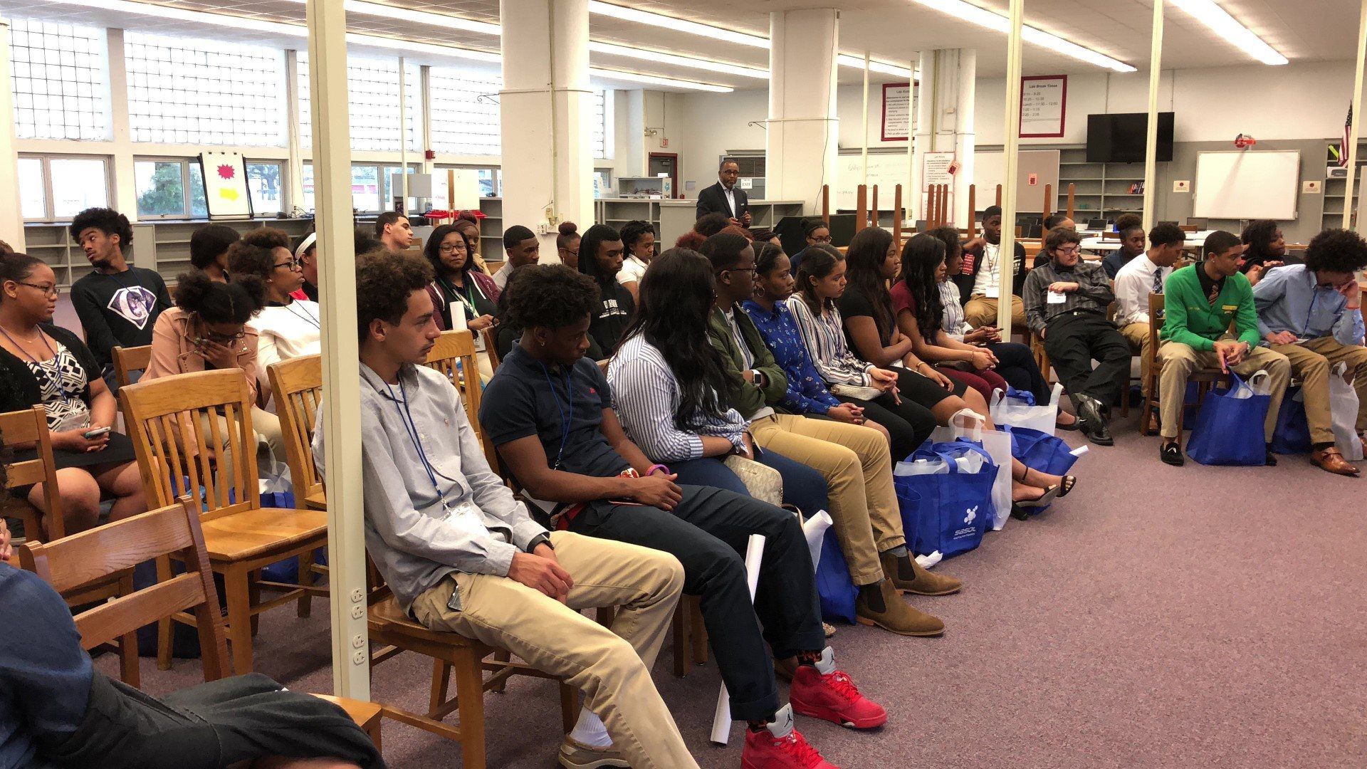 A group of people are sitting in chairs in a room.