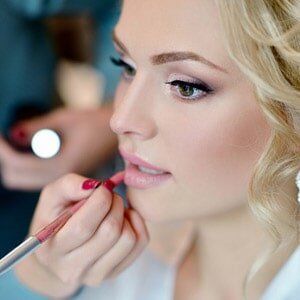 Wizażystka ślubna robi makijaż dla panny młodej - pakiet ślubny w Manville, NJ Wedding Makeup Artist Making a Make up for Bride - Bridal Package in Manville, NJ