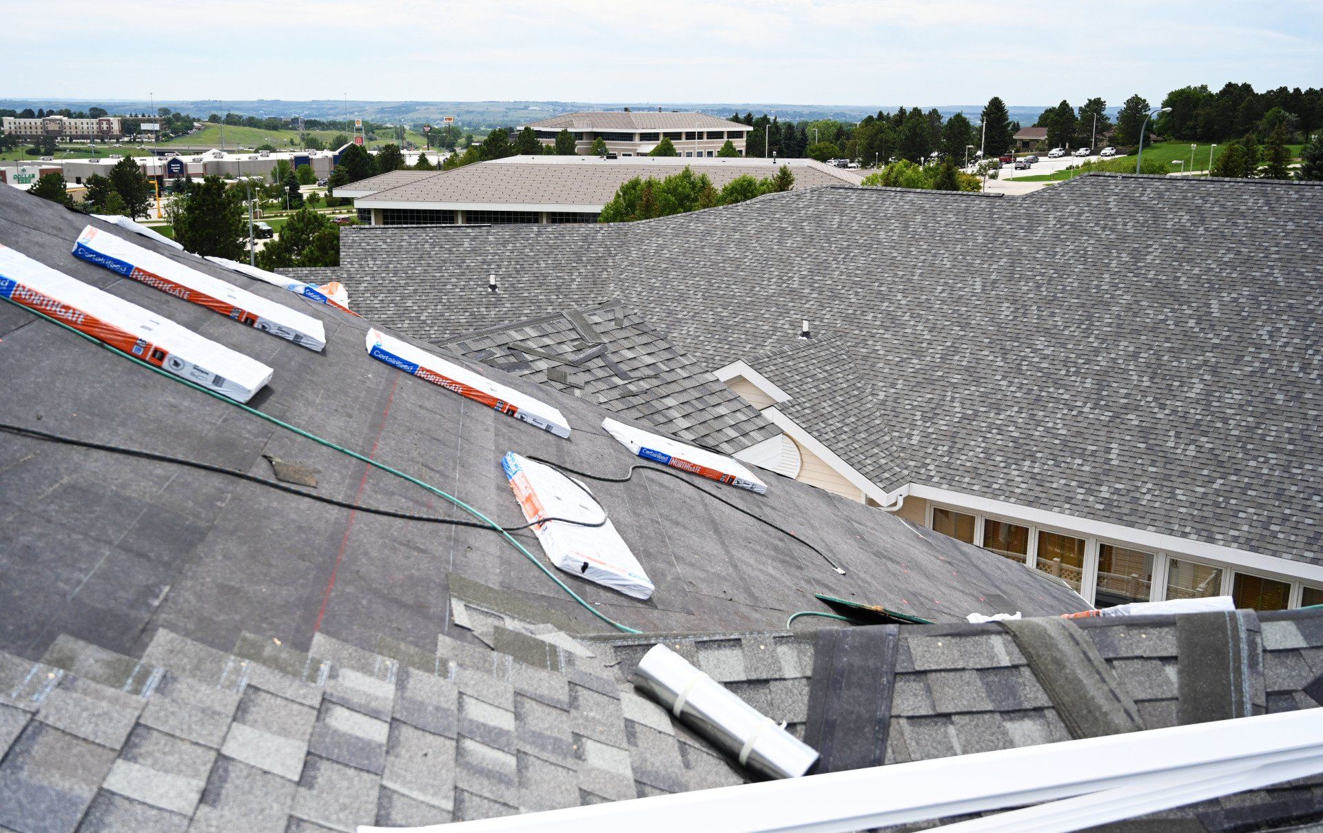 a large roof with a lot of shingles on it