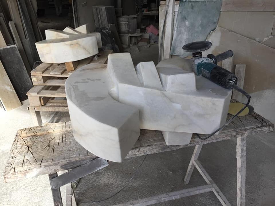 Arredo in marmo per esterni