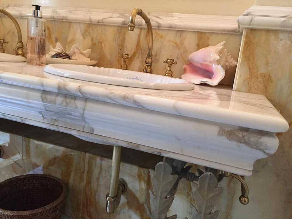 Piano bagno in quarzo a Roma.