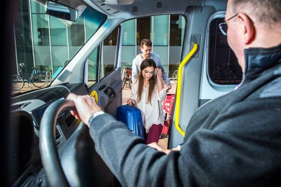 Pullman per trasporti aeroportuali
