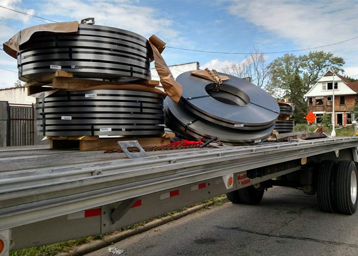 Tow Truck Images — Truck with Heavy Loads in Detroit, MI