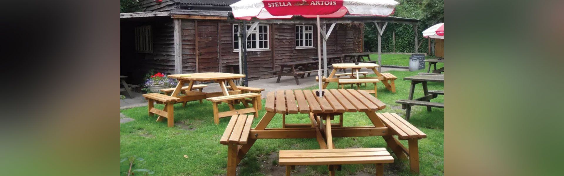 catering seating arrangement in an outdoor setting