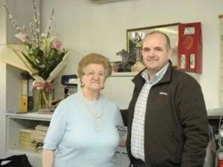 Uomo e donna anziana
