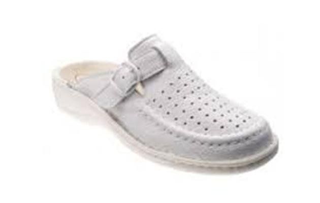 scarpa sanitaria bianca