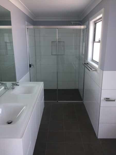 white bathrroom