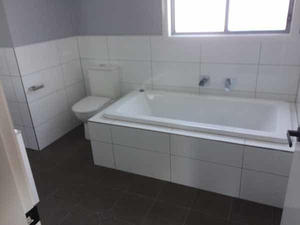 white bathtub