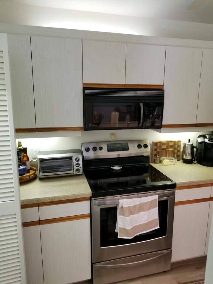 Kitchen with Appliances — Nokomis, FL — Bay Pointe Kitchen and Bath