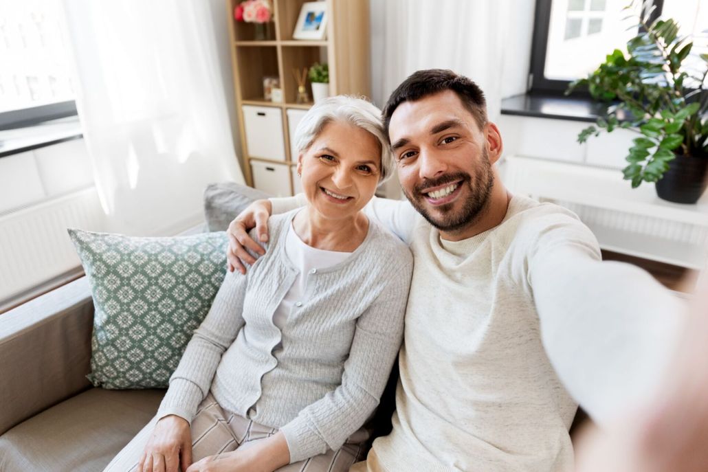 ospite della residenza per anziani con un familiare