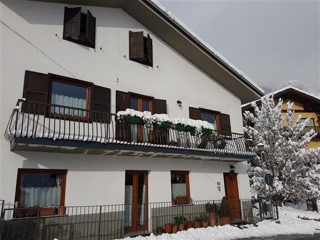 J D Ski Chalet