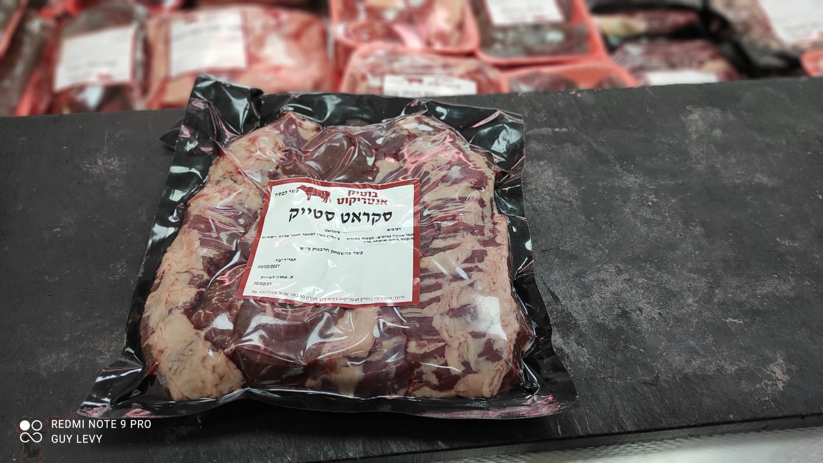 מגש המבורגרים עסיסיים וקבב ביתי בהכנה מקומית