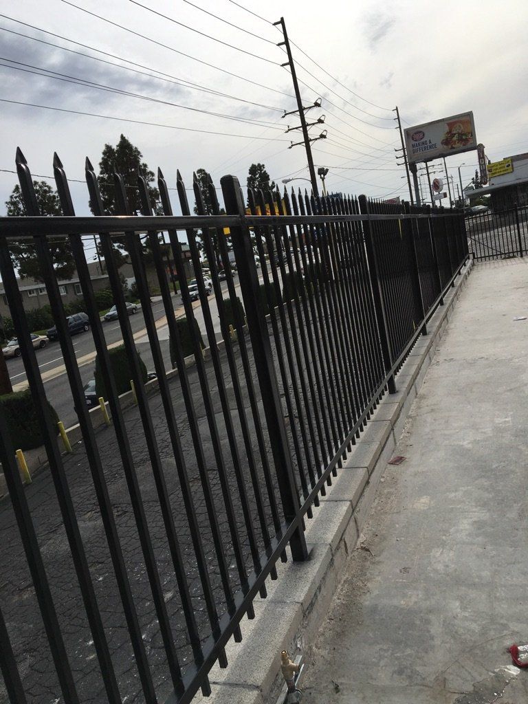 Commercial Fence - Rocky's Fencing - Garden Grove CA