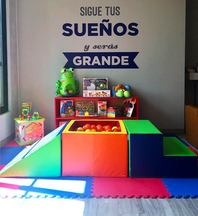 Una habitación con un cartel que dice sigue tus sueños y seras grande