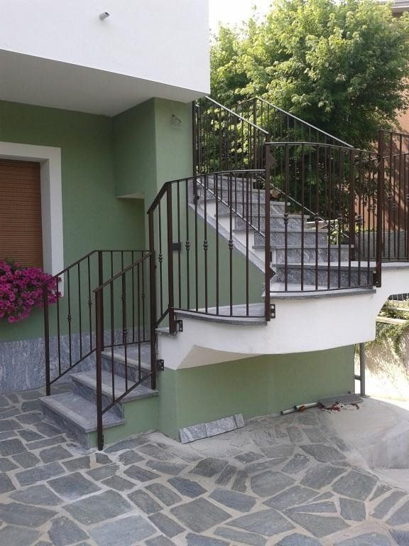 ringhiera di scalinata in ferro