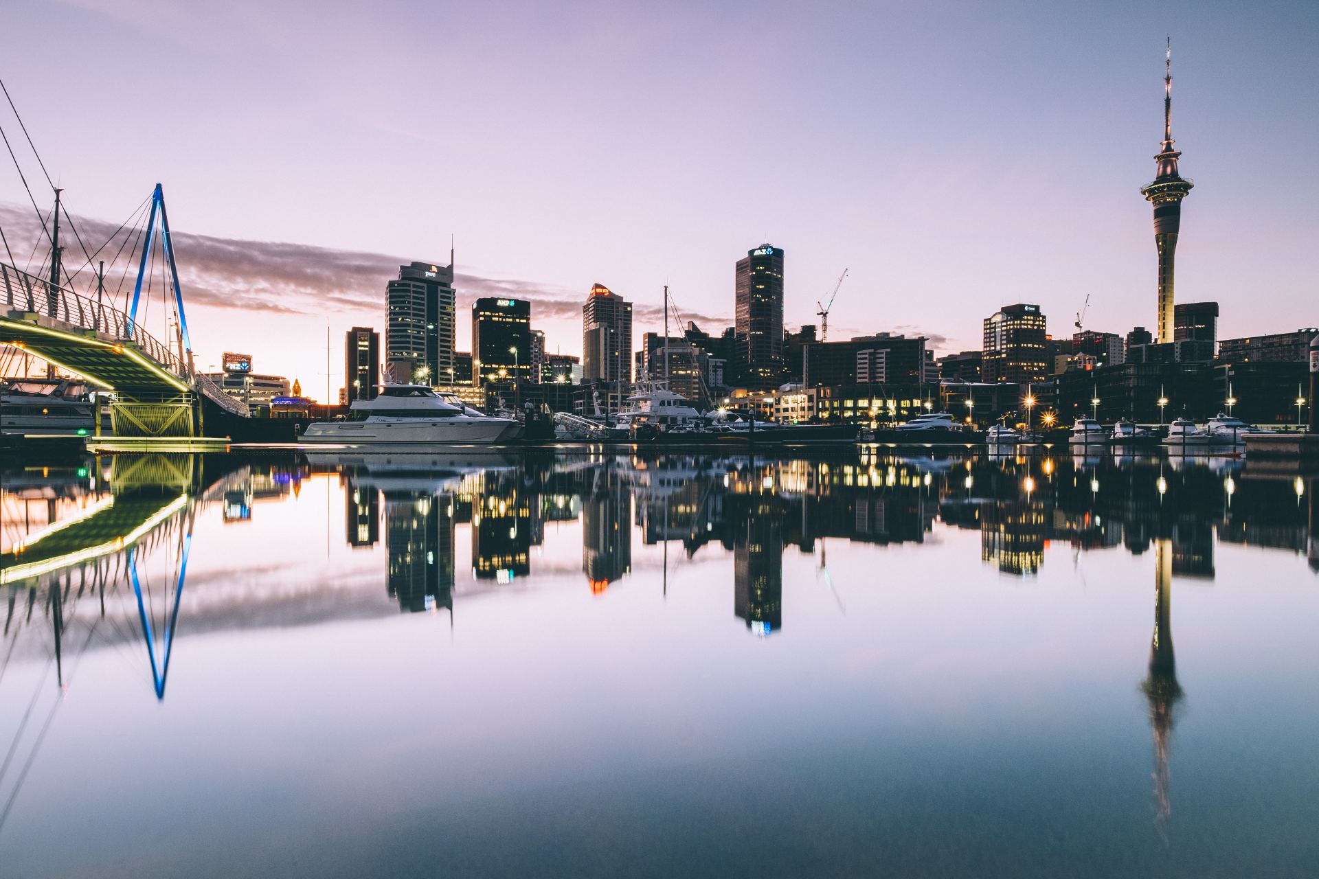 Auckland Imagem da cidade de Auckland com rio em primeiro plano