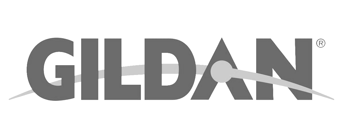 Un logo noir et blanc pour Gildan est affiché sur un fond blanc.