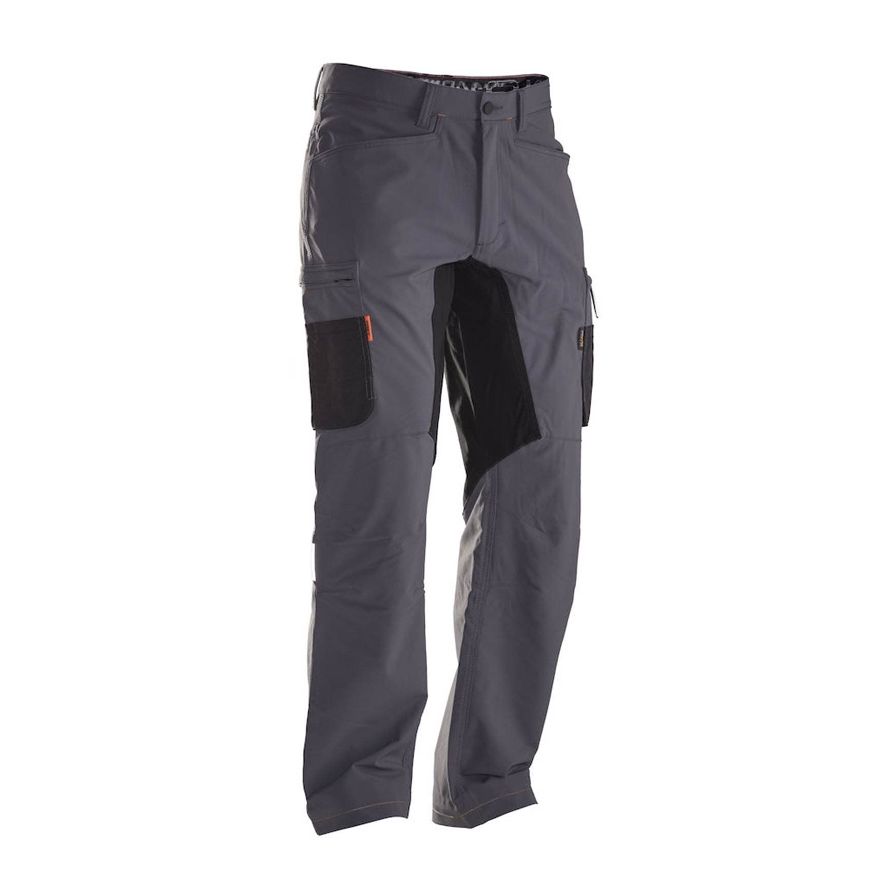 Une paire de pantalons gris avec des poches noires sur fond blanc.