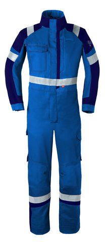 Une combinaison bleue avec des bandes réfléchissantes sur les manches et le pantalon sur fond blanc.