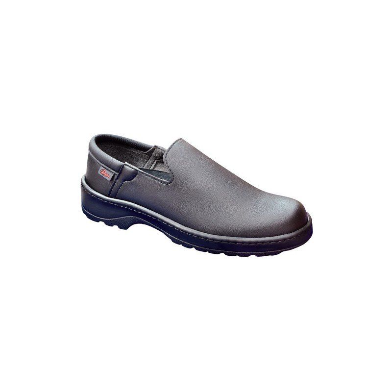 Une paire de chaussures noires sur fond blanc