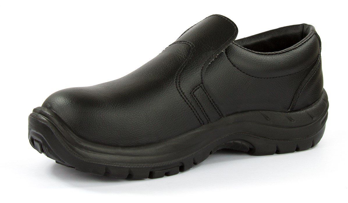 Une paire de chaussures noires sur fond blanc