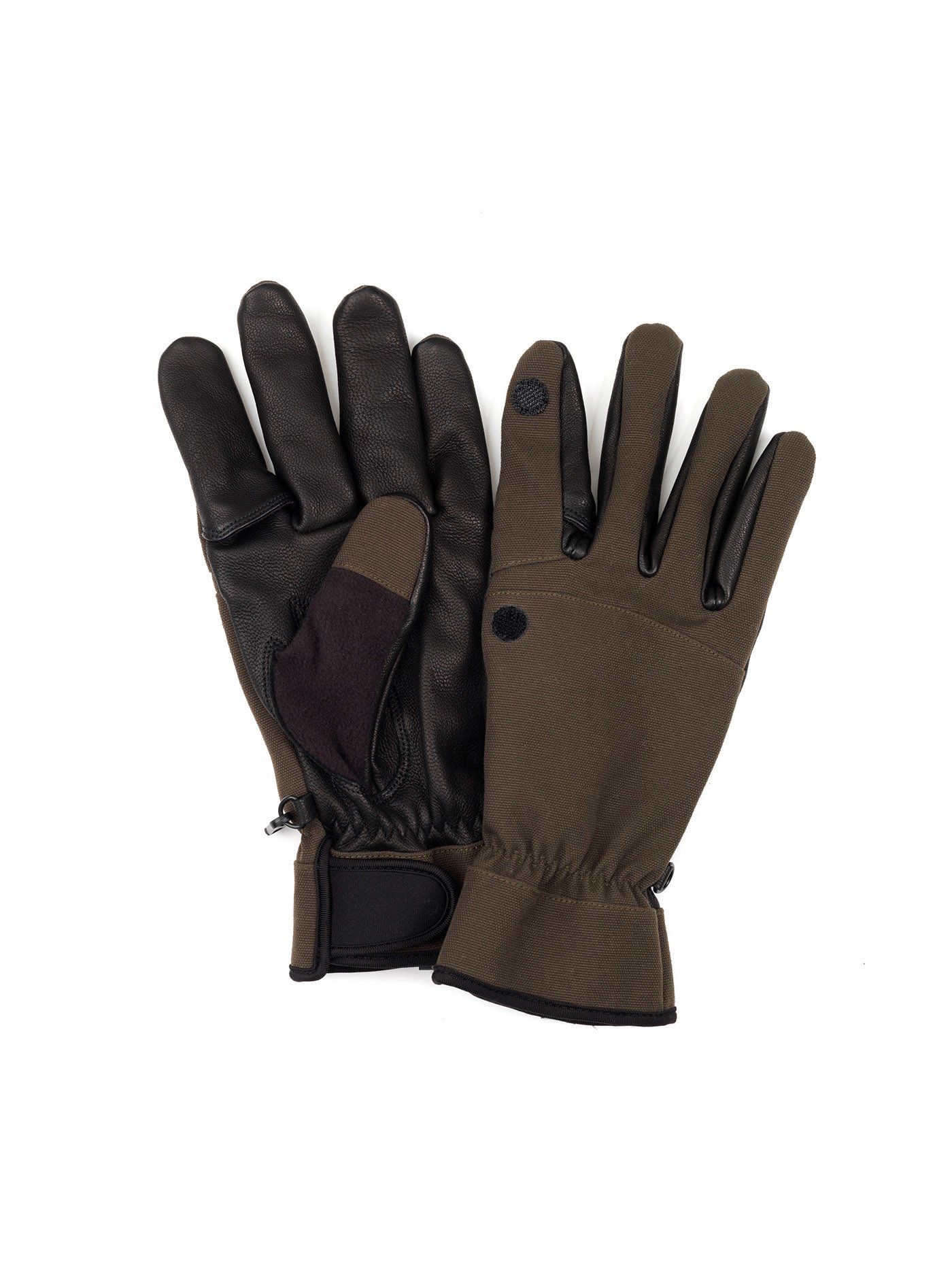 Une paire de gants marron sur fond blanc.