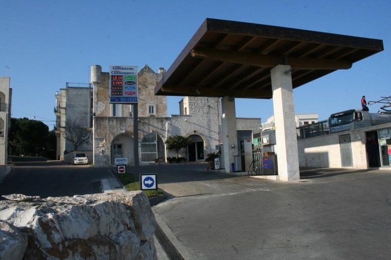 pompa di benzina