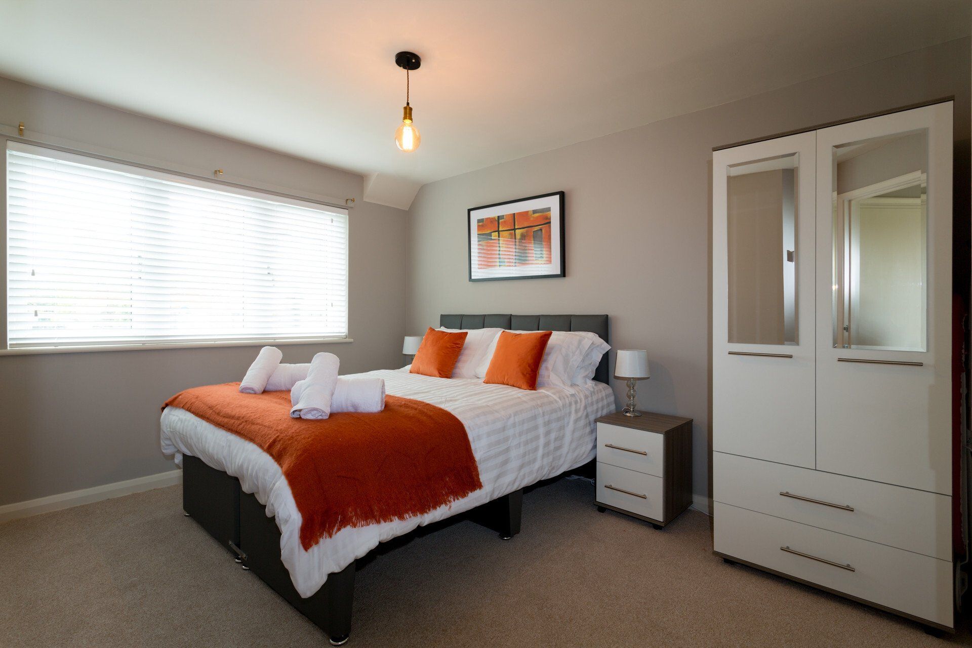 Icon| Serviced Accommodation | Oxford Apt | Contractors | Business | Leisure | Families