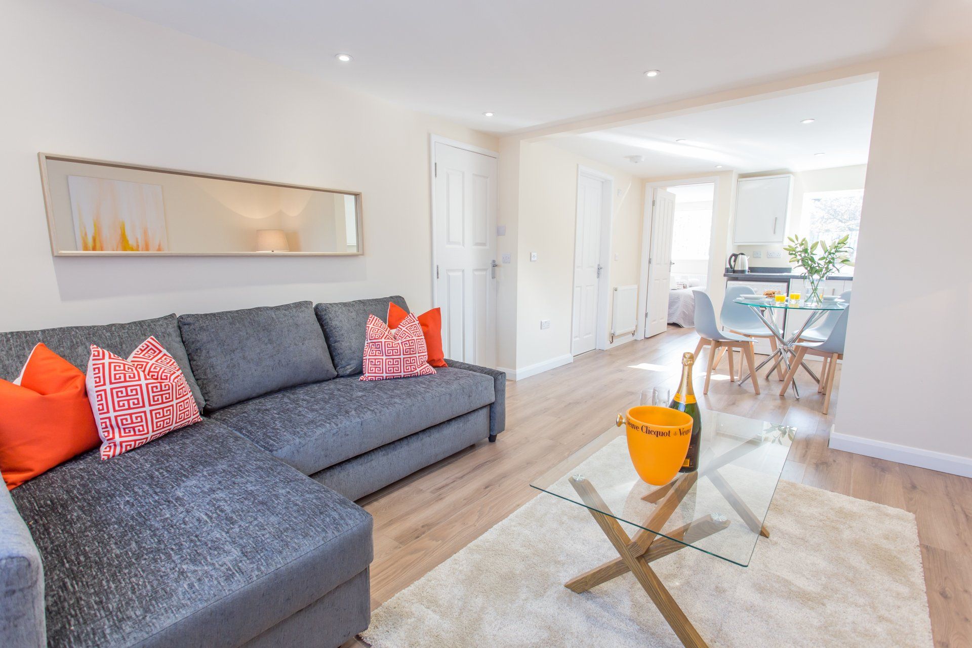 Icon| Serviced Accommodation | Oxford Apt | Contractors | Business | Leisure | Families