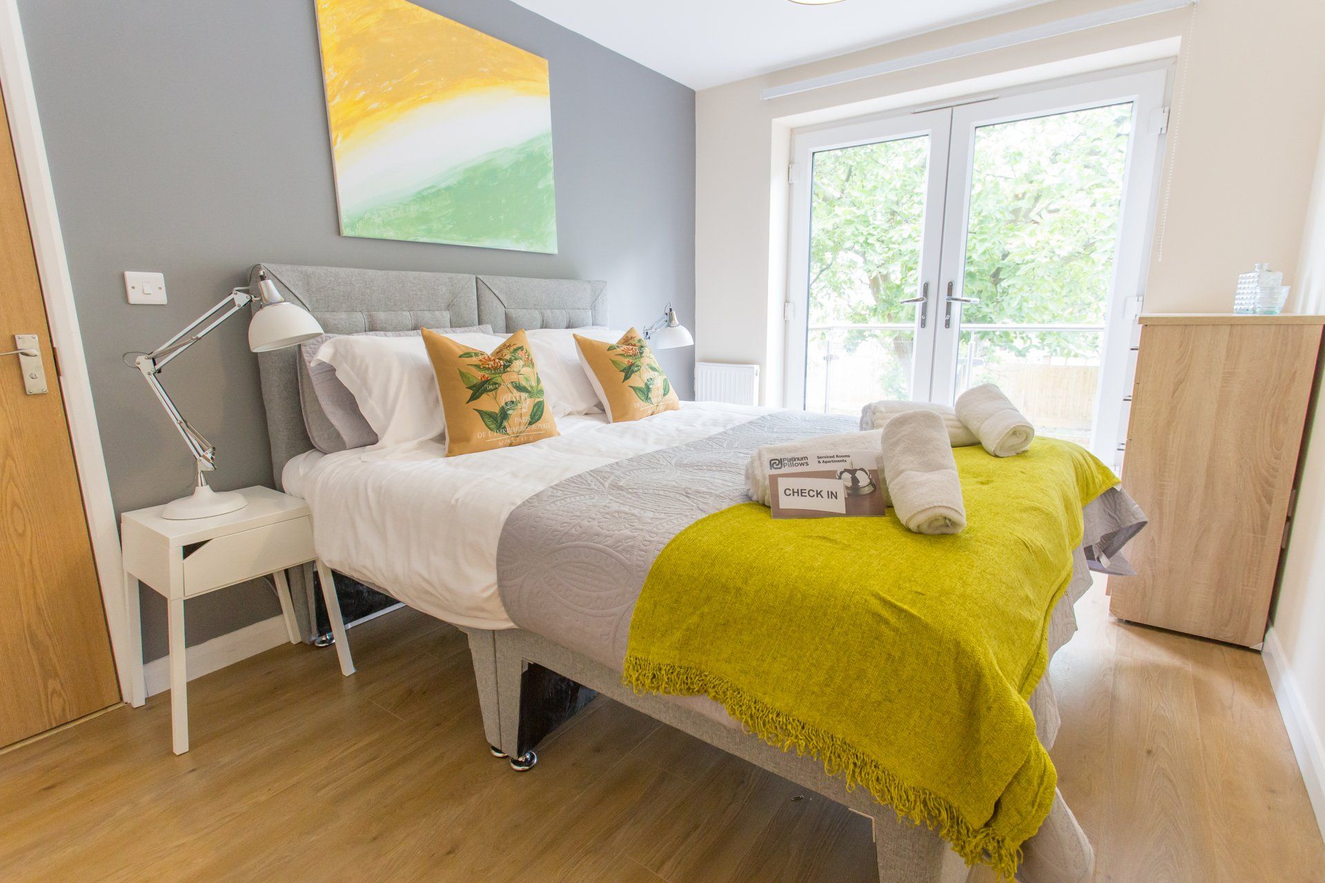 Icon| Serviced Accommodation | Oxford Apt | Contractors | Business | Leisure | Families