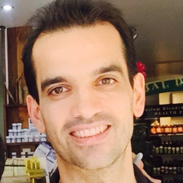 Andrea Martini, offers acupuncture,  traditional Japanese medicine  and  Amatsu therapy in Wimbledon London at the Health Zone Clinic