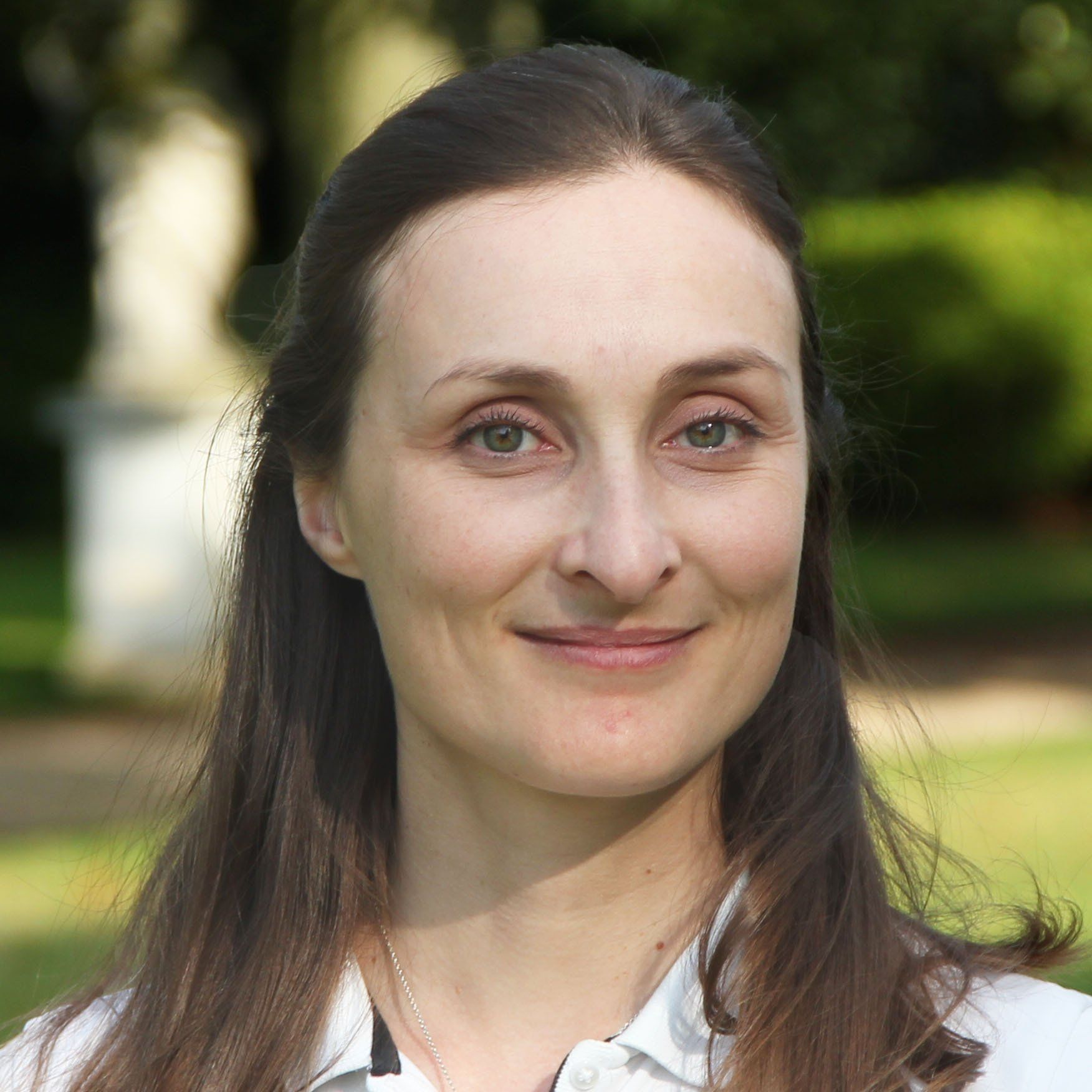 Gabrielle Cousin is an osteopath in Wimbledon London at the Health Zone Clinic 