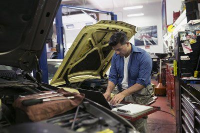 mechanic on computer