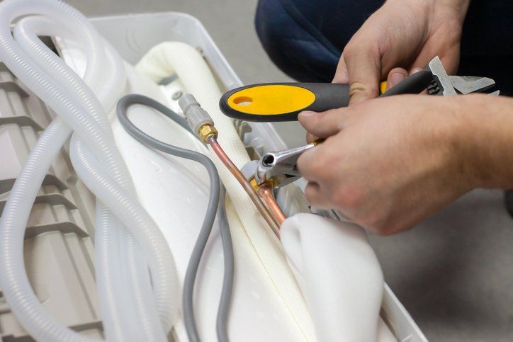 Air Conditioning Service — Technician Repair Air Condition in Champaign, IL Air Conditioning Service — Technician Repair Air Condition in Champaign, IL